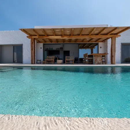 Olivia With Private Swimming Pool
